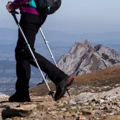 Kije trekkingowe: Sekret komfortu w górach? Wybierz mądrze!