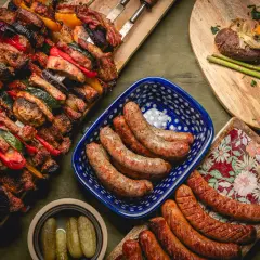 Kiełbasa z ogniska: Jakie drewno da najlepszy smak?