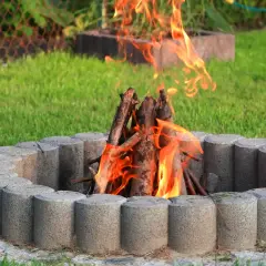 Ognisko na działce: Co wolno, czego nie? Uniknij mandatu!