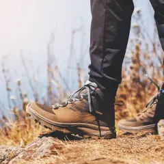 Buty w góry: Wybierz idealne! Bezpieczeństwo i komfort na szlaku