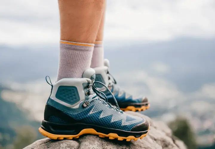 Skarpety trekkingowe: Wybierz idealne i uniknij pęcherzy!