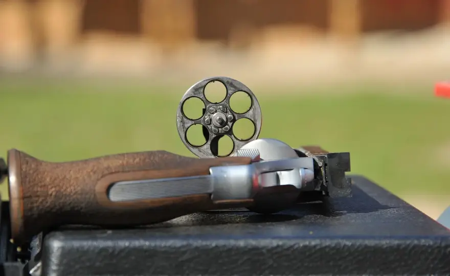 Jak legalnie przewozić broń myśliwską? Pełny przewodnik